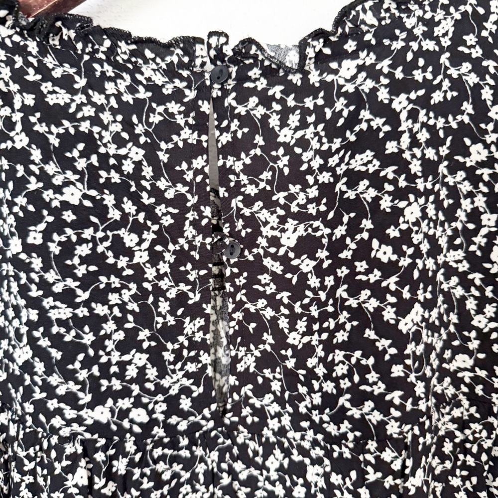 Old Navy Flutter-Sleeve Smocked Pintucked Swing Floral Print Blouse Size Large - Picture 9 of 9